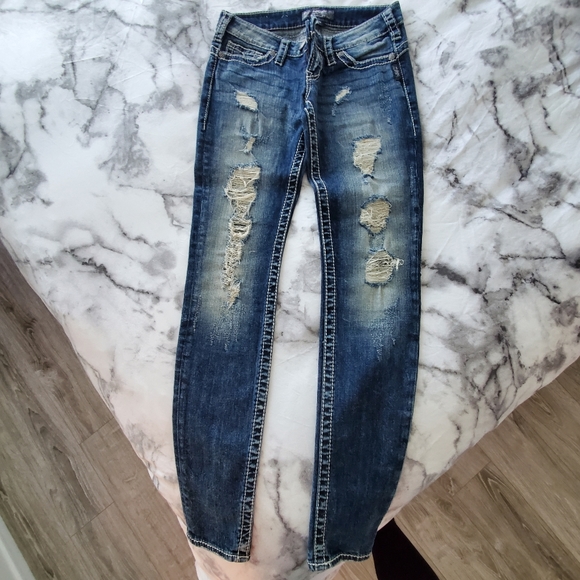 Slightly ripped jeans - Picture 1 of 2